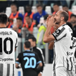 IL SALUTO DI CHIELLINI E DYBALA