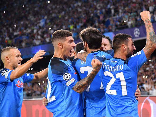 IL NAPOLI CORONA UN SOGNO: 4-1 AL LIVERPOOL