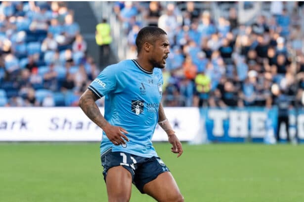 Douglas Costa, Sydney