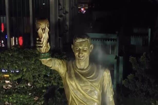 Lionel Messi, statua