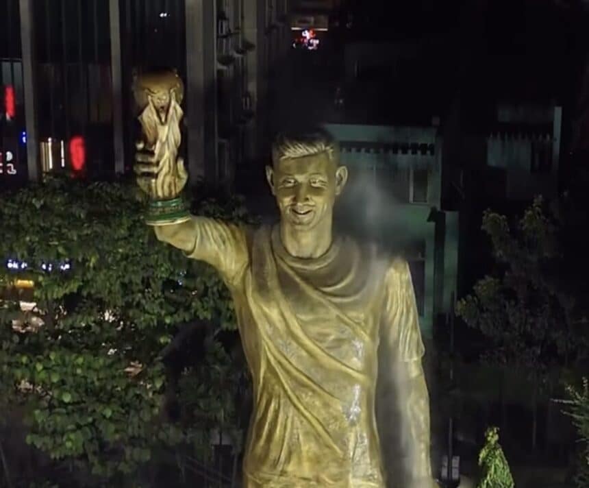 Lionel Messi, statua