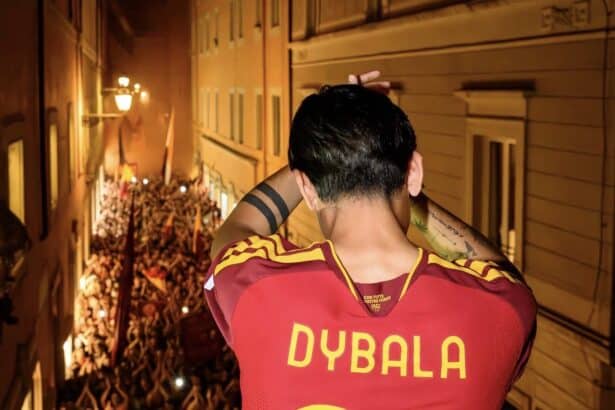 Paulo Dybala As Roma official